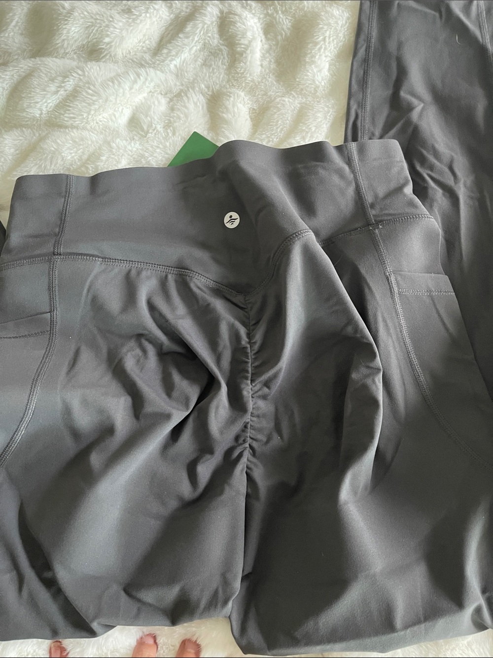 Brand New with tags - HALARA Gray and Black Butt Scrunching Leggings 2 pack - Picture 3 of 7